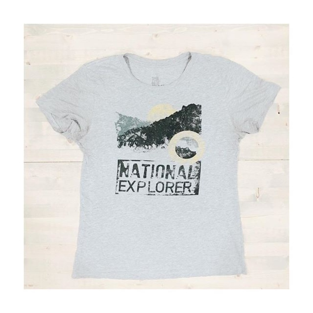 Men’s graphic tee. Grey.